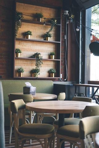 Står du og mangler cafeborde, så har daily-living.dk et kæmpe udvalg!