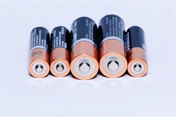 Erstat engangsbatterier med opladelige batterier